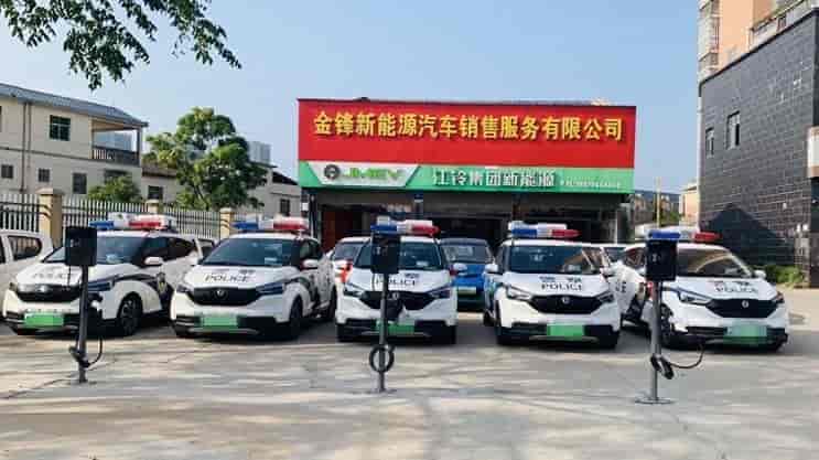 金溪政府機關(guān)部門采購了一批江鈴集團新能源易至EV3, 用于執(zhí)法巡邏工作。